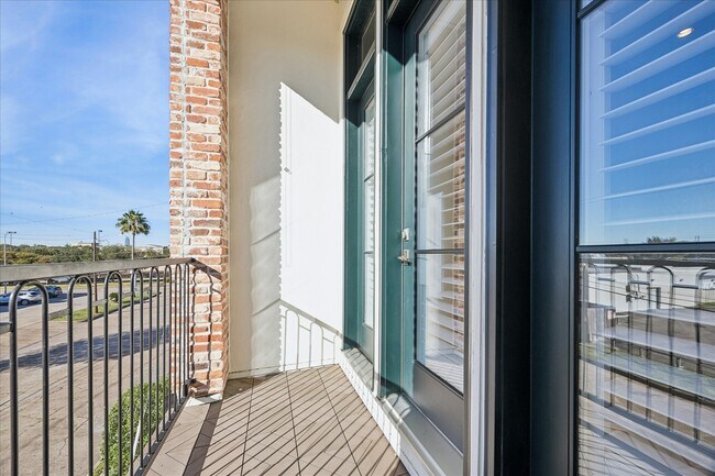 Building Photo - 3850 Glen Arbor Dr