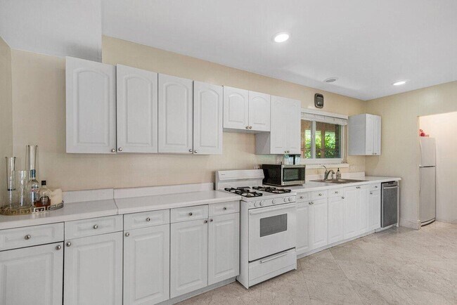 Building Photo - 3 Ocean Ln