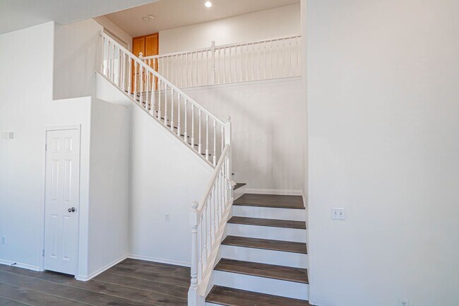 Building Photo - Charming 3-Bedroom Home with a Big Backyar...