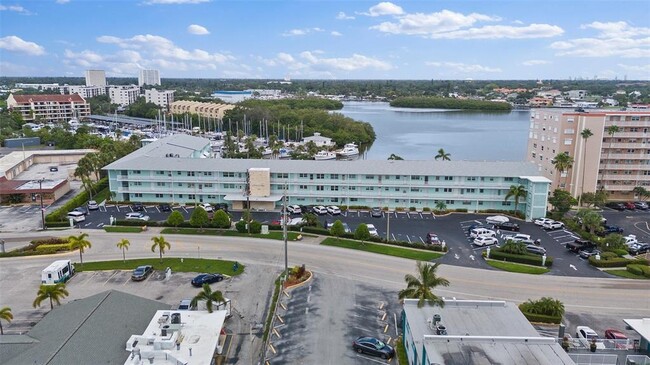 Building Photo - 1819 Shore Dr S