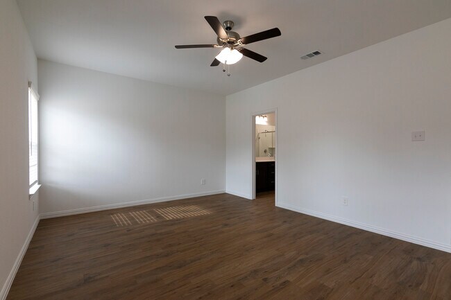 Building Photo - 2208 Princeton Ave