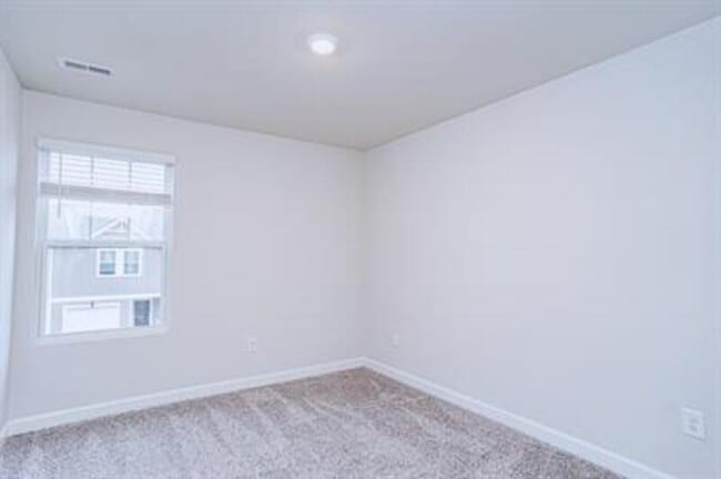 Building Photo - 206 Telford Dr