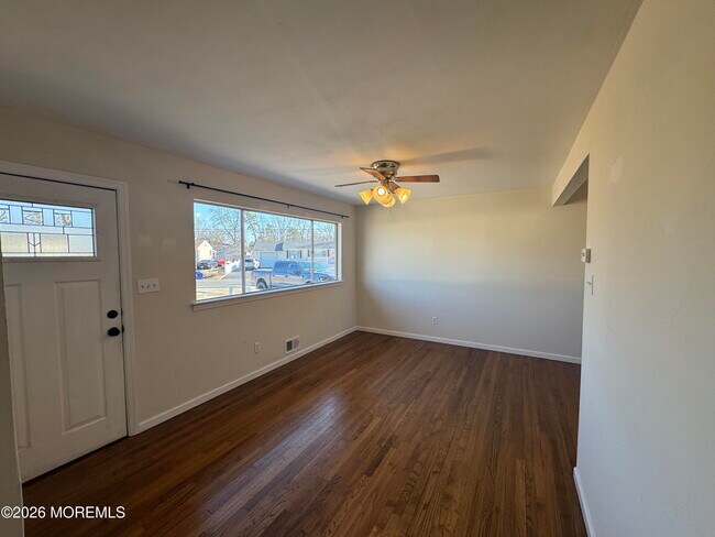 Building Photo - 8 View Dr