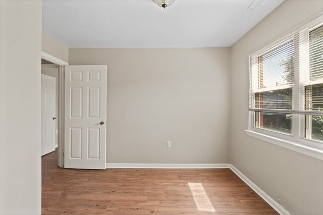 Building Photo - 3 BEDROOM BRICK TOWNHOME FOR RENT IN NORFOLK