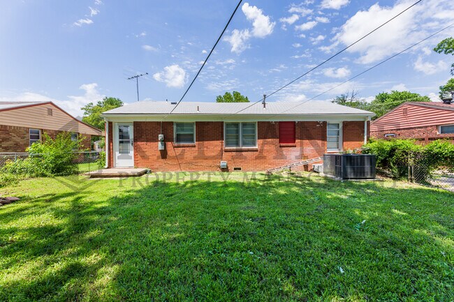 Building Photo - 1515 E Jump St