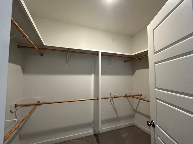 Building Photo - Beautiful 3 bedroom home- $500 off 1st month with 30 day move in!!