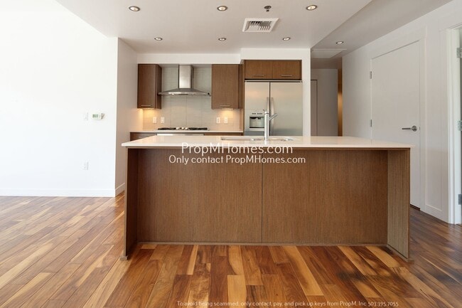 Building Photo - Luxurious One Bedroom Condo at the Pearl District Waterfront!