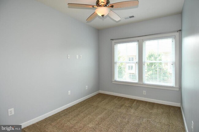 Building Photo - 409 Hydrangea Place