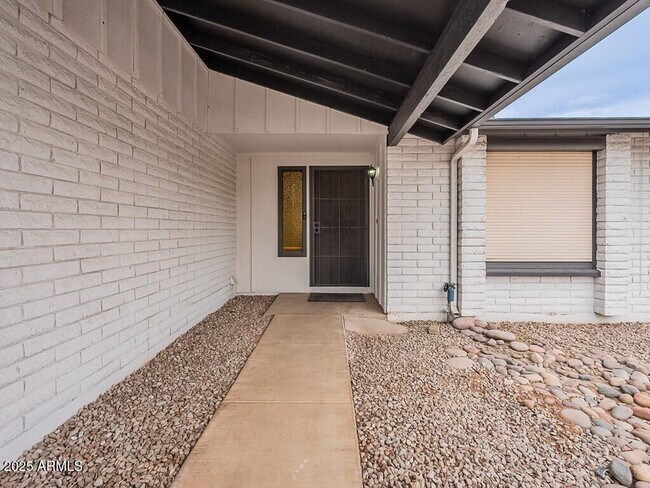 Building Photo - 5817 S Siesta Ln
