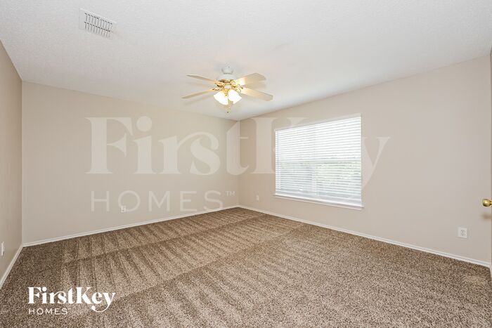 Building Photo - 301 Sunset Oaks Dr