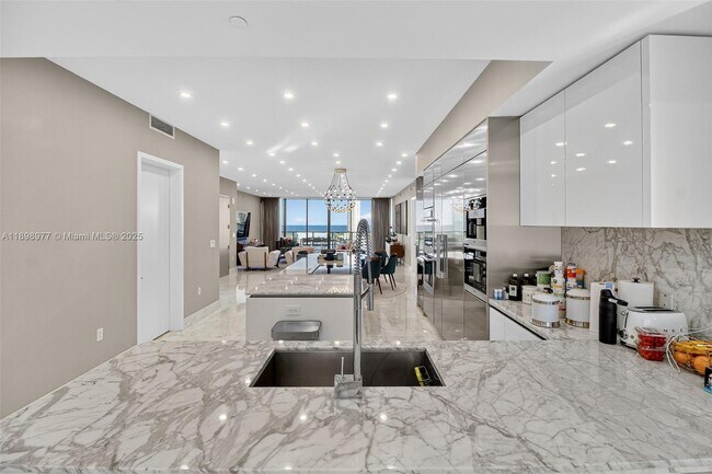 Building Photo - 5000 Island Estates Dr