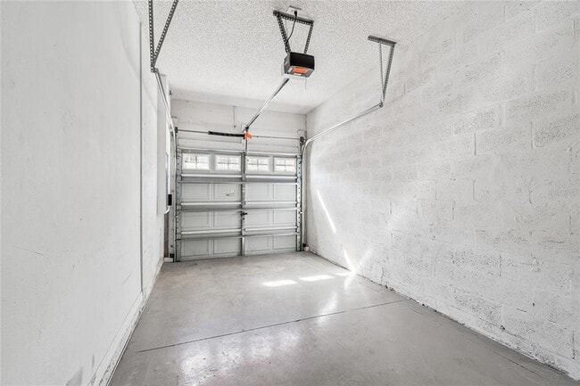 Building Photo - 571 Shoreham Ct NE