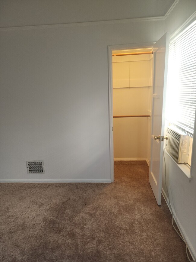 447 E BED 1 - 447 N Oakhurst Dr