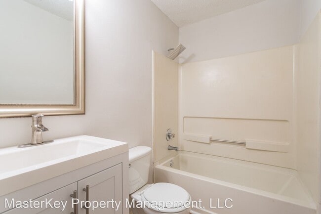 Building Photo - 3 br, 1 bath House - 211 Golf Course Drive