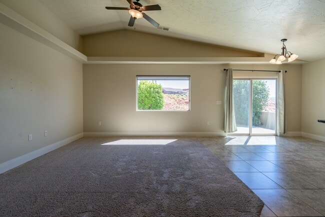 Building Photo - Pet Friendly-Beautiful 3 bed 2 bath home w...