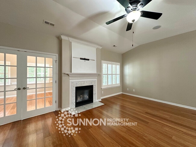 Building Photo - Charming 3-Bedroom Ranch with Sunroom & Wo...