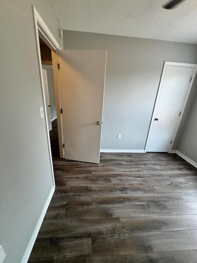 Building Photo - 129 Oak Terrace Dr