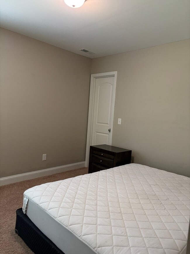 Building Photo - 531 Waterlily Dr