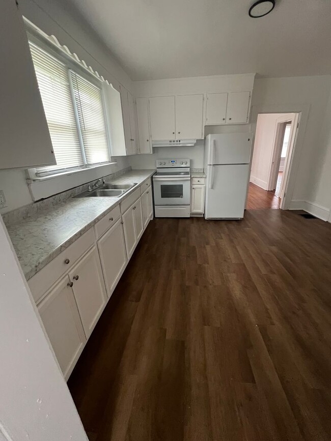 Building Photo - 3 bedroom, 1 bath house