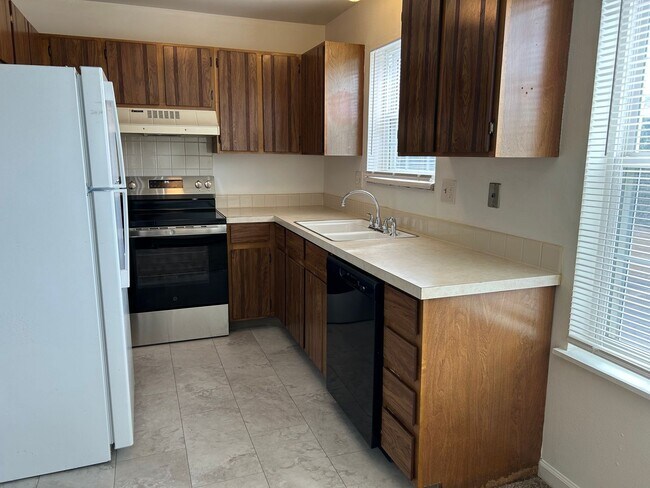 Building Photo - Quiet and Sunlit Townhome with Attached Garage and Washer/Dryer Included
