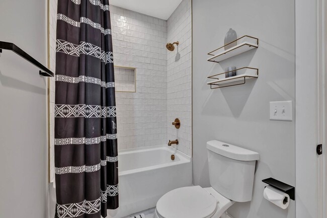 Building Photo - Gorgeous FULLY FURNISHED Home Just Off Charlotte Ave.