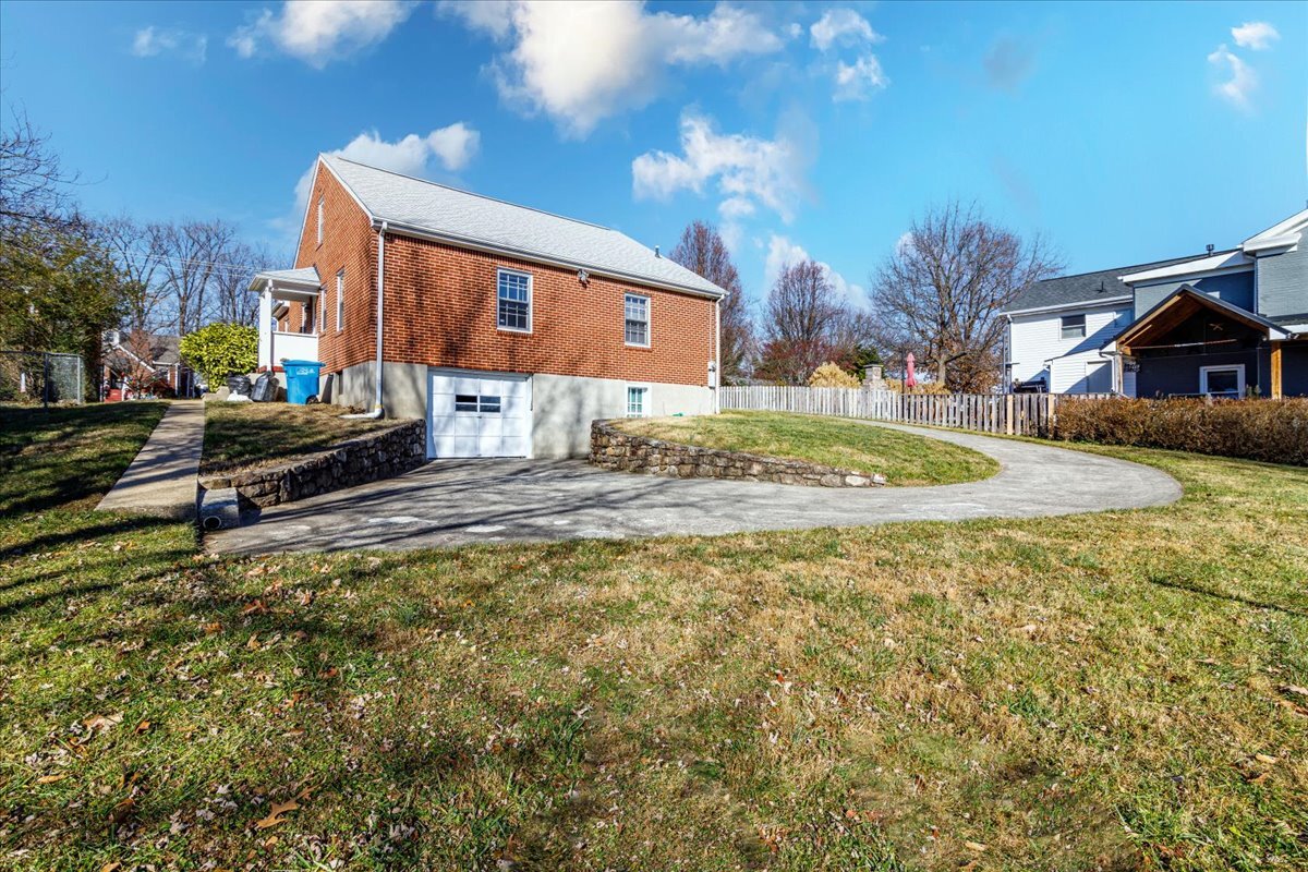 Building Photo - 2510 Tillett Rd SW