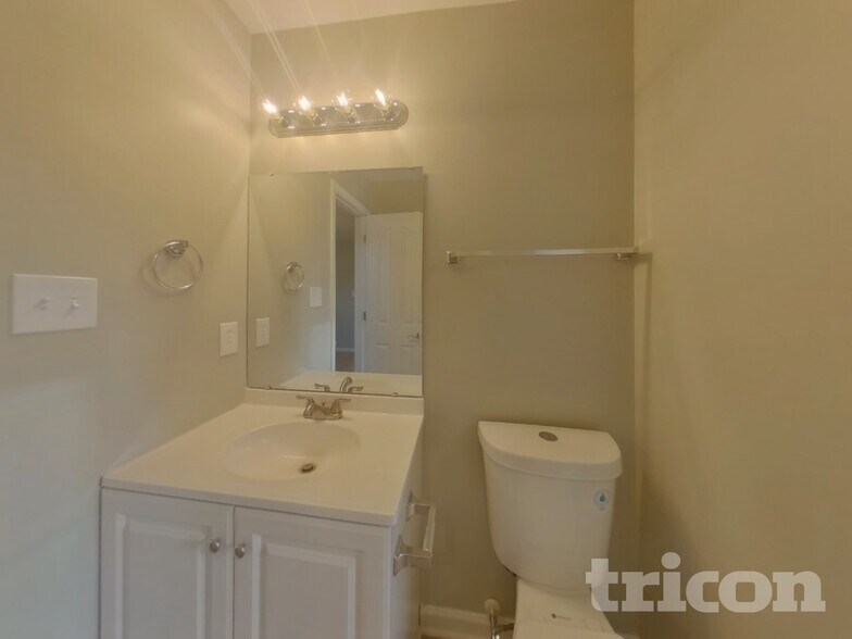 Building Photo - 106 Newbury Dr