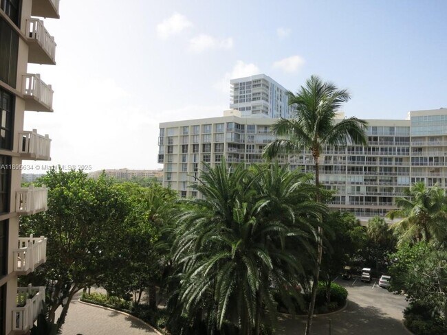 Building Photo - 1111 Crandon Blvd