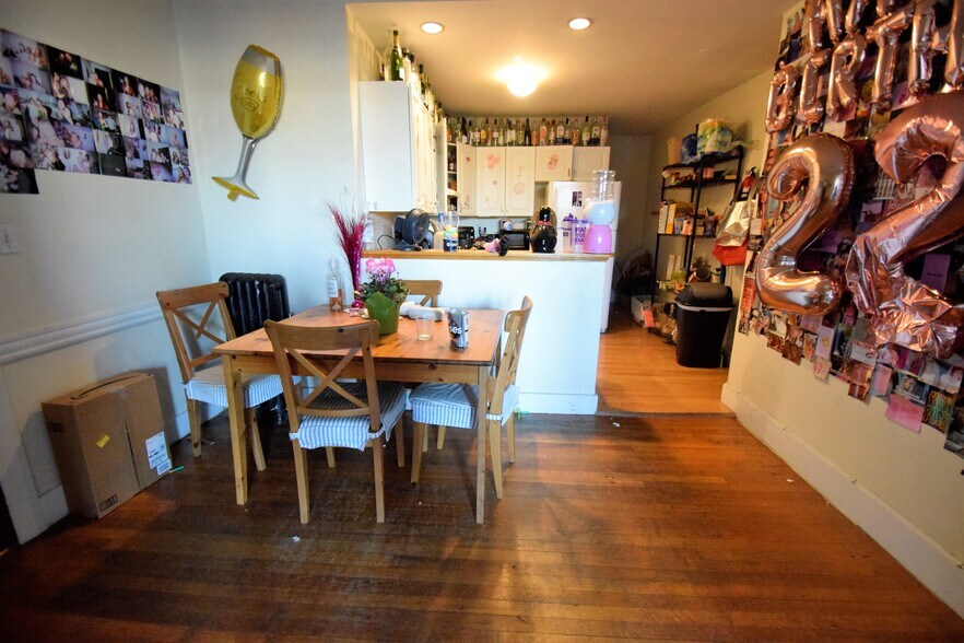 Building Photo - 318 Saint Paul St