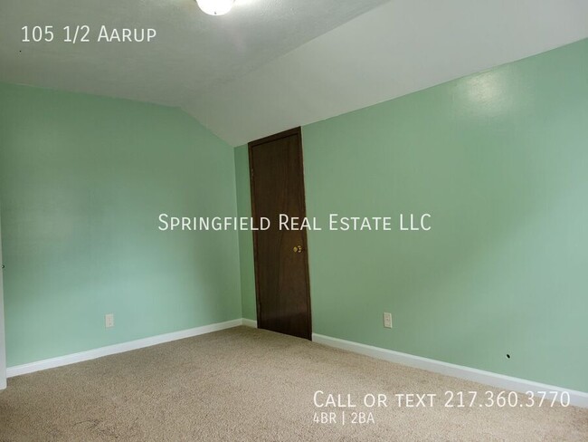 Building Photo - Spacious 4 Bed, 2 Bath Apartment with Mode...