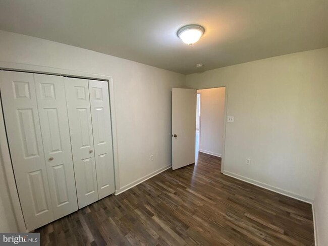 Building Photo - 4249 Normandy Ct