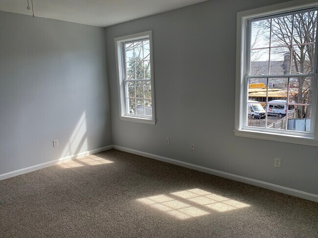 Building Photo - 170 Lawrence St