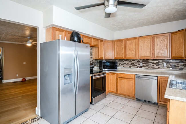 Building Photo - 332 E Lincoln St