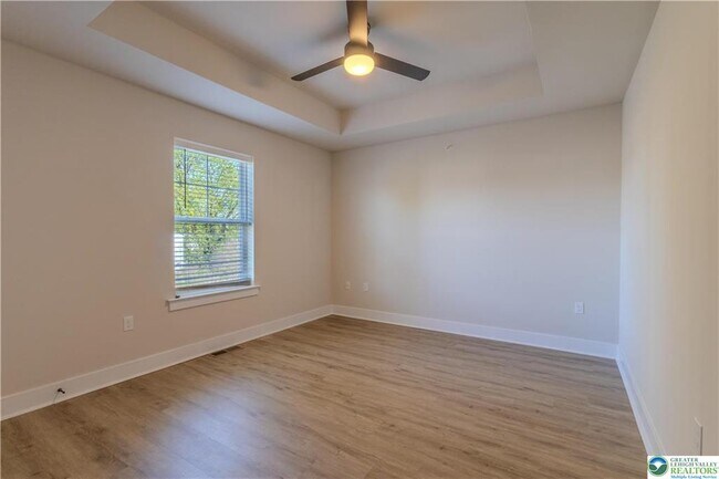 Building Photo - 1411 Greenview Dr