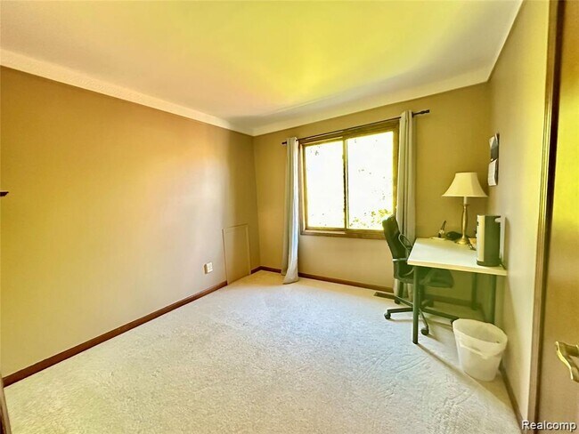 Building Photo - 24397 Venice Dr