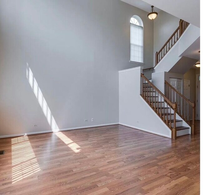 Building Photo - 1 S Oakhurst Dr