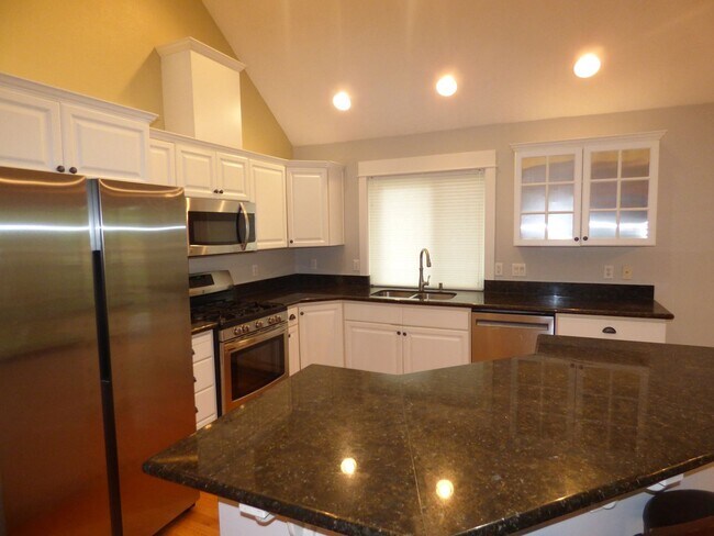 Building Photo - Rent Special: 1/2 Off First Full Month's Rent