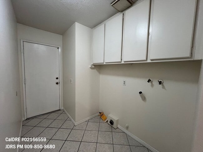 Building Photo - Rancho Cucamonga 3 Bedroom Home