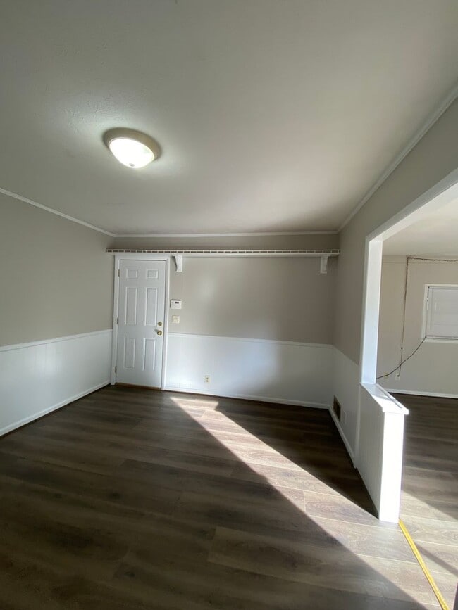 Building Photo - 18 Edwin Ave