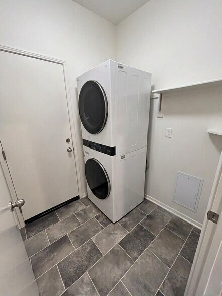 Building Photo - 3421 Andrew Ave