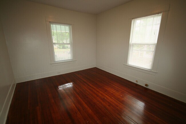 Building Photo - Adorable Bungalow Home in Old West Durham ...