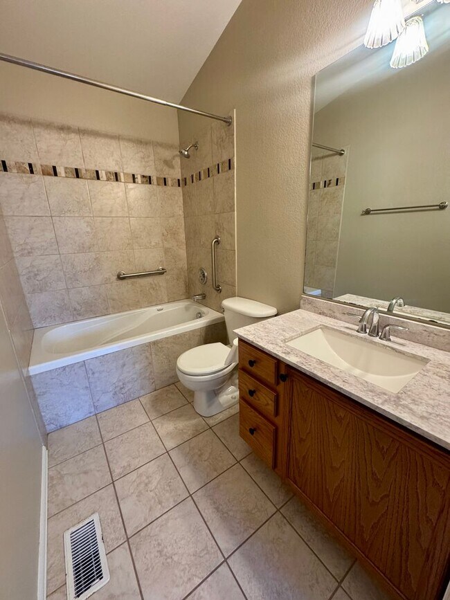 Building Photo - Beautiful home in Pulpit Rock with Stunning Mountain Views