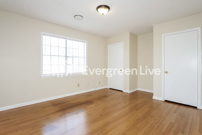 Building Photo - 4850 Summerlane Ave