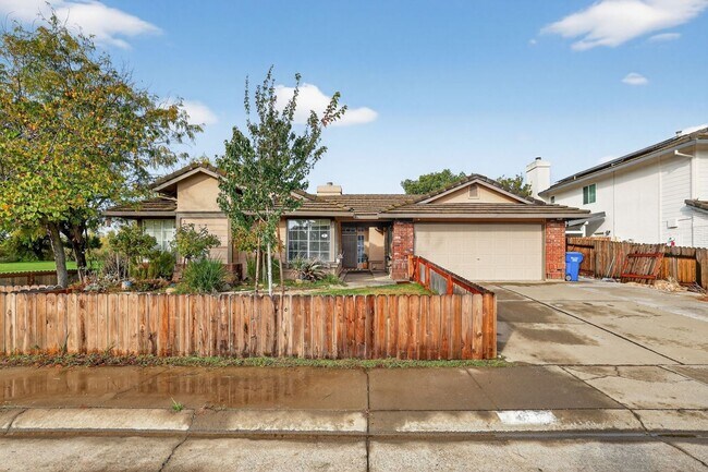 Building Photo - Beautifully Updated Home on Prime Corner Lot | Upgrades in Progress
