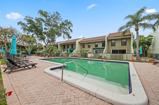 Building Photo - 6021 Bayview Dr