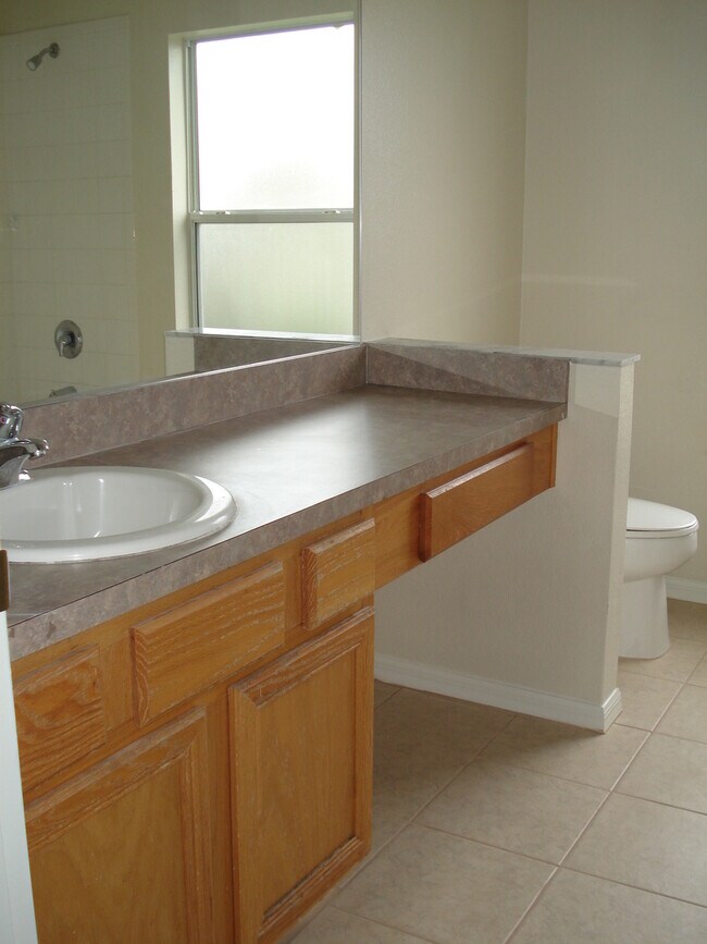 Building Photo - Eagle Creek at Lake Nona. 4/2.5 with Conservation View. Lawn Care Included with Rent!!