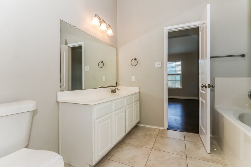 Building Photo - 2523 Flycatcher Cove Dr