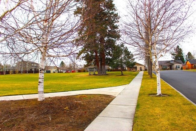Building Photo - Charming Single-Level Bend Home with New Carpet and Big Yard