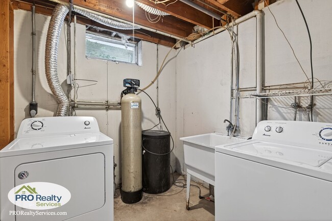 Building Photo - 3 Bedroom Home in Shakopee