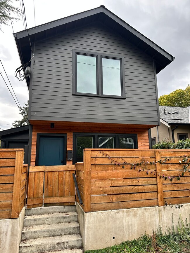 Building Photo - Brand New ADU in NE Portland!